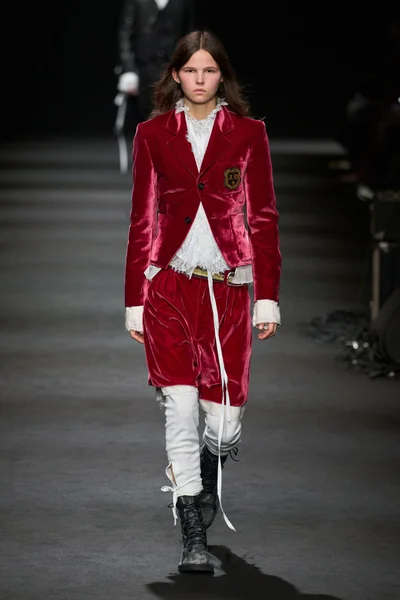 Look 29